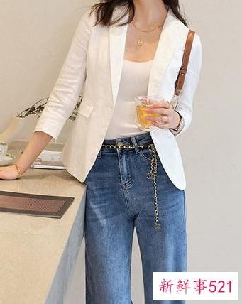 小西装里面搭什么衣服最好