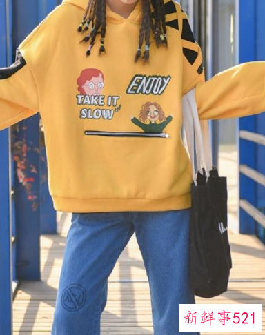 圆领卫衣怎么搭配