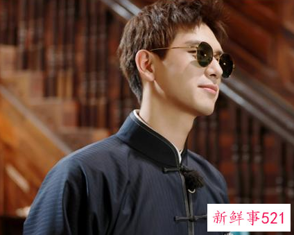 杨紫、李现同框亮相《新闻联播》