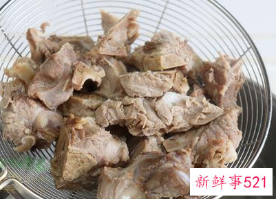 白萝卜煲猪骨还可以加什么一起