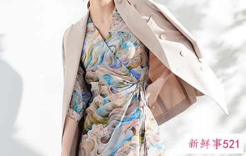 小西装里面搭什么衣服最好