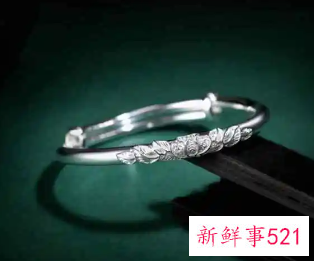 银饰为什么盐水一泡就很亮了