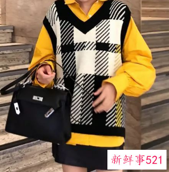 毛衣背心里面应该怎么穿搭