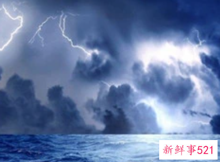 梦见暴风雨非常大