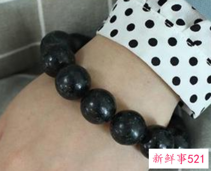 女生带手链带什么