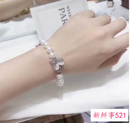 女生带手链带什么