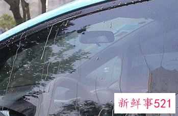 如何去除侧窗玻璃雨水和雾
