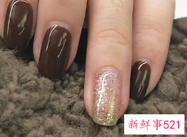 皮肤偏黄涂什么颜色的指甲油