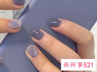 皮肤偏黄涂什么颜色的指甲油