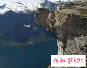 梦见平安下到悬崖底部