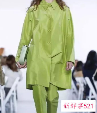 脸黑的人适合穿什么颜色的衣服