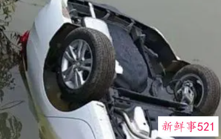 梦见把车开进河里了什么意思