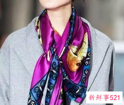 小方巾搭配衣服需注意什么