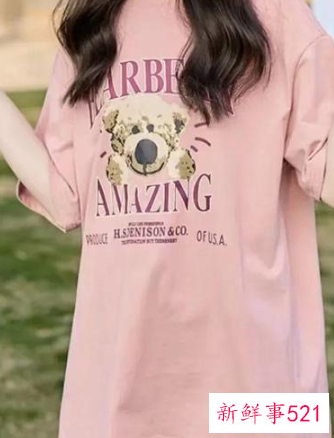 粉色t恤下身怎么搭