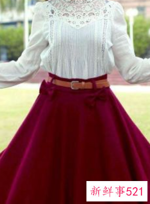 红棕色开叉长裙配什么衣服