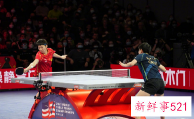 王曼昱为国乒捧回第24座世乒赛女单冠军奖杯