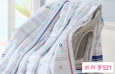 可以用洗衣机清洗空调被吗