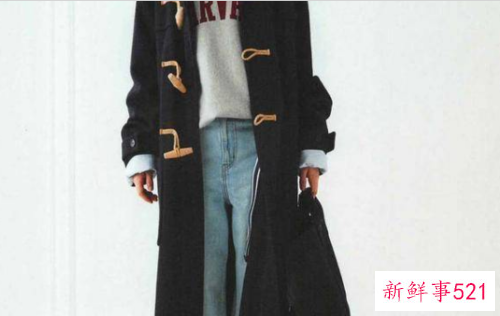 黑色呢大衣怎么搭配