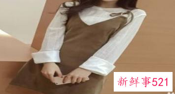 红棕色开叉长裙配什么衣服