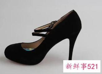 梦见高跟凉鞋破了