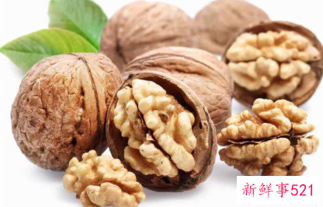 梦见用竹竿打核桃