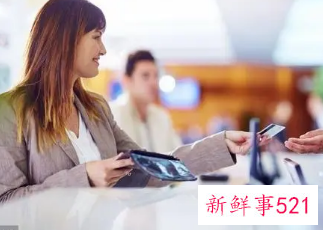 梦见自己的主管领导和女同事