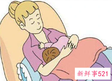 如何让宝宝吃到乳房外侧的奶