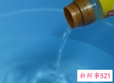 粉色床单上有一黄渍怎么洗掉