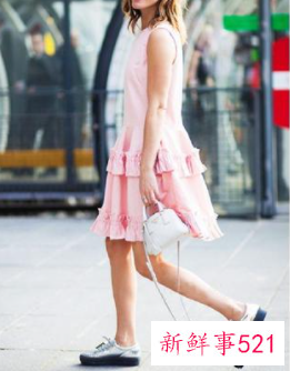 什么颜色的衣服穿着显白显年轻