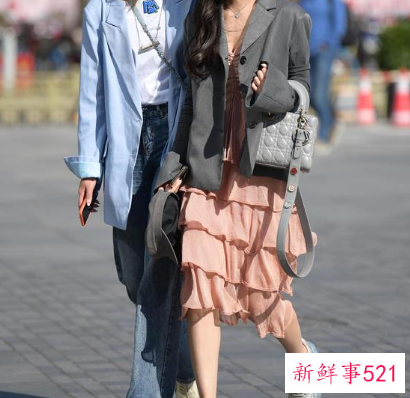 春季连衣长裙如何搭配
