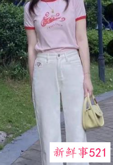 粉色t恤下身怎么搭