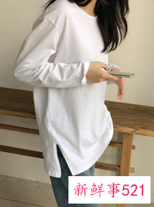 宽松长款白t恤搭配