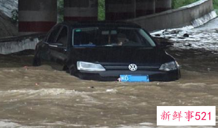 开车开到水深的地方怎么办