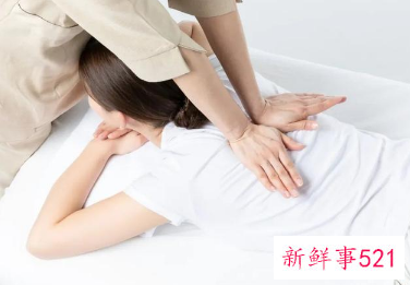 女人做背部按摩的好处
