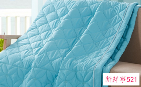 可以用洗衣机清洗空调被吗