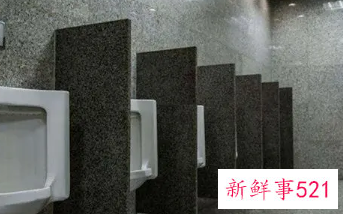 梦见厕所里很脏下不去脚拉屎