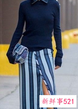 红棕色开叉长裙配什么衣服