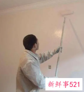 自己动手简单旧房翻新贴墙纸