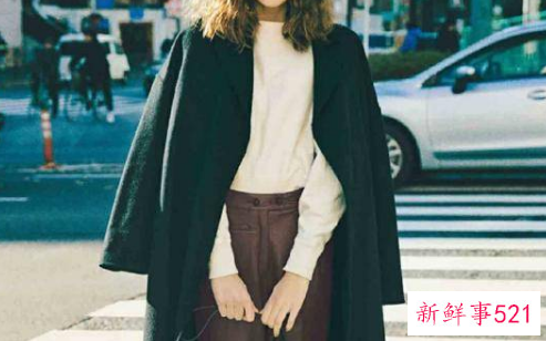 黑色呢大衣怎么搭配