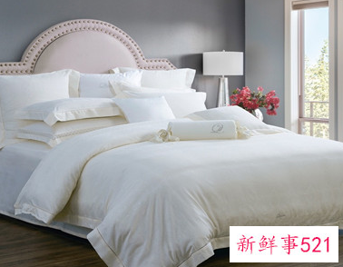 粉色床单上有一黄渍怎么洗掉