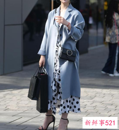 春季连衣长裙如何搭配