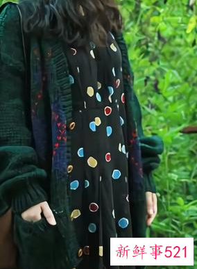 绿鞋配什么衣服