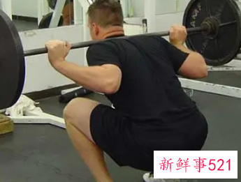 锻炼深蹲的正确姿势