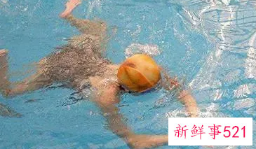 游泳比赛蛙泳犯规吗