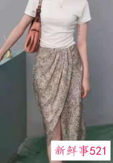 高腰开叉半身裙长裙搭配什么上衣