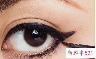 自然棕和黑色眼线液笔哪个好