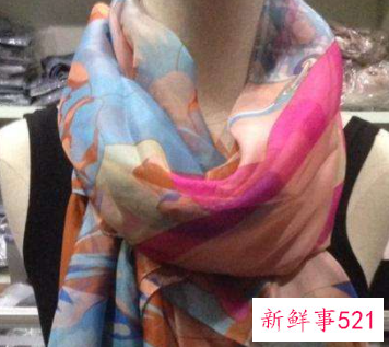 今年丝巾流行什么颜色