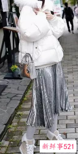 短款女羽绒服搭配