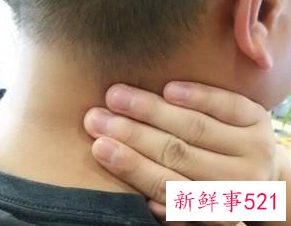 怎样按摩颈椎的手法教程