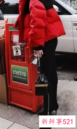 短款女羽绒服搭配